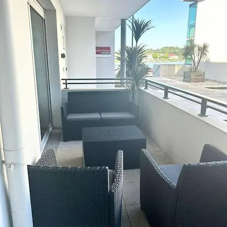 Resplendissant Yourhosthelper バイヨンヌ