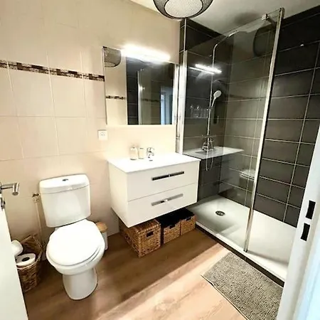 Resplendissant Yourhosthelper