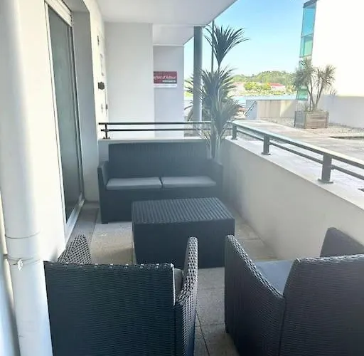 Resplendissant Yourhosthelper バイヨンヌ